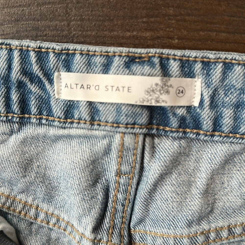 Altar'd State Light Blue Straight Leg Jeans (mom jeans)
25.46.07EB - Picture 2 of 6